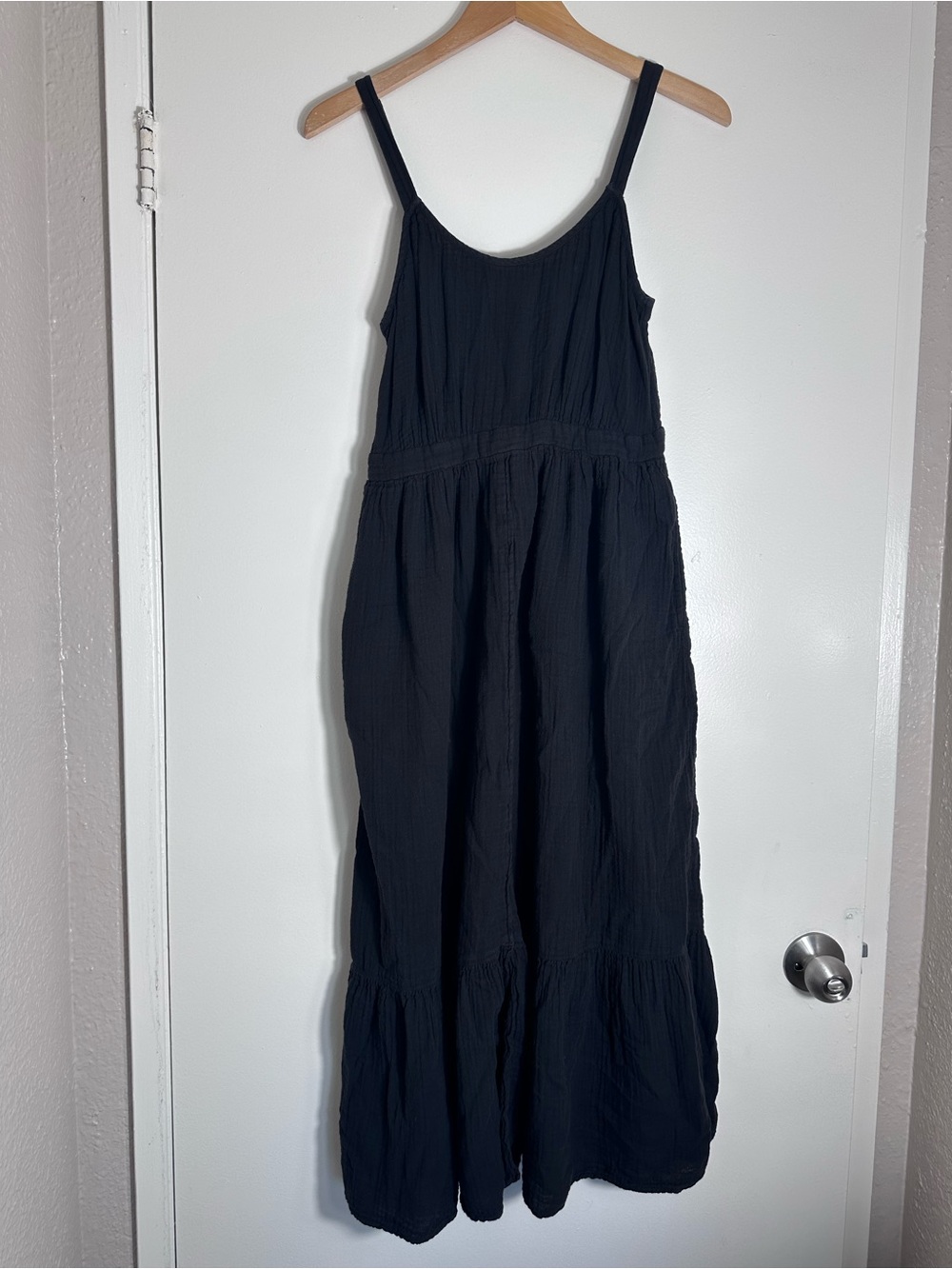 XiRENA Black Maxi Sundress with Spaghetti Straps